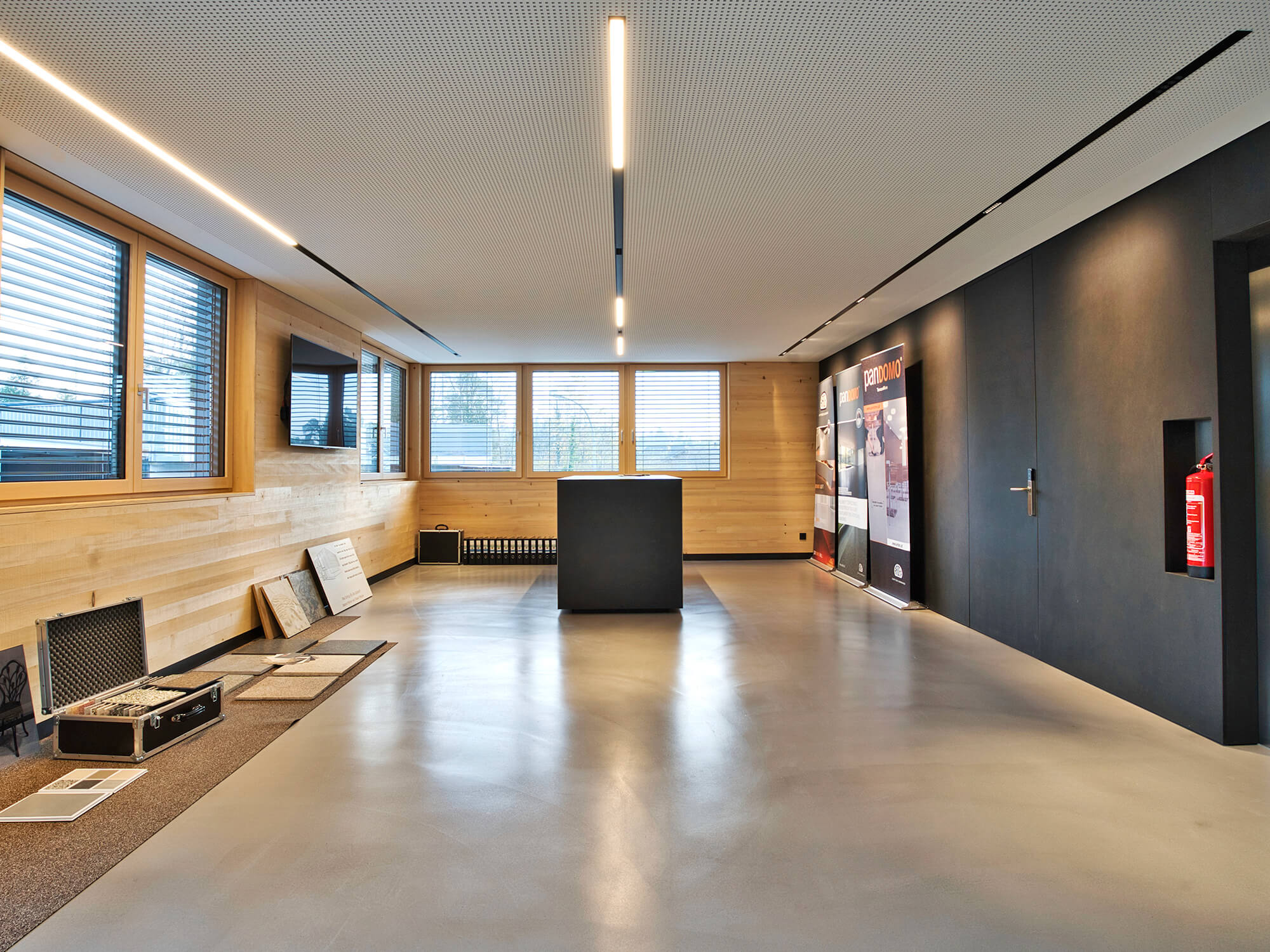 Küng Bodenbau GmbH, Thüringen, Vorarlberg, Tirol, Geschäftsgebäude, Designwände, Designboden, Spachtel- oder Fließspachteltechnik, Estrich